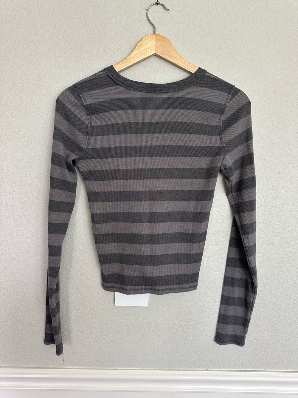 Hollister Women's Striped Long-Sleeve Crewneck Top - Gray - Picture 4 of 4